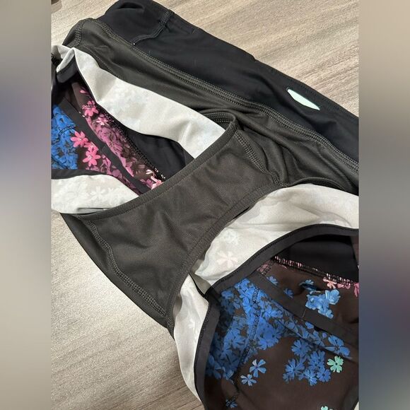 Lululemon Shorts Floral Design - Picture 3 of 4